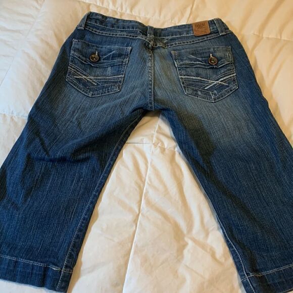 BUCKLE, denim capris, size 28, cotton blend, has some stretch, great condition - Picture 5 of 10